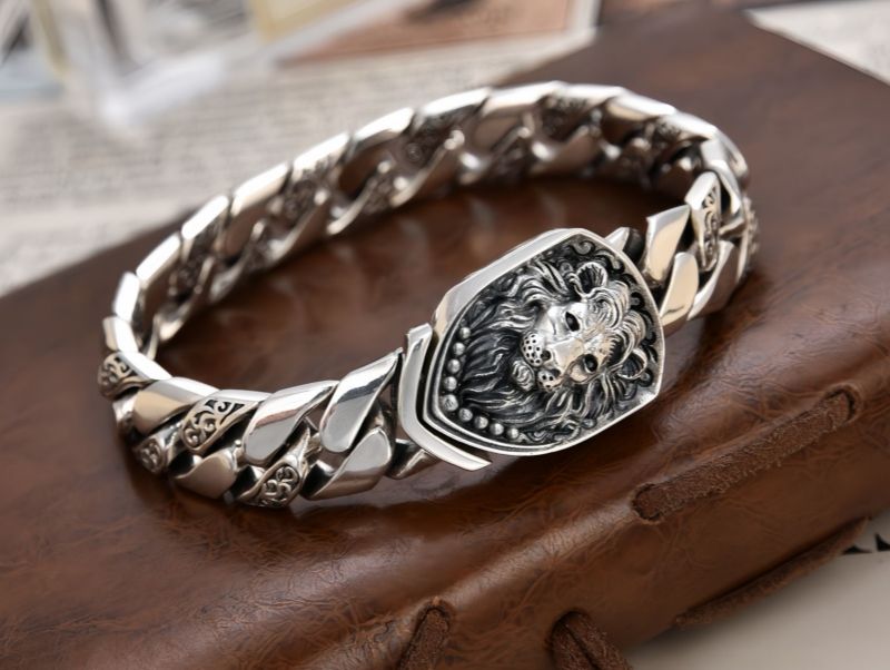 What Is a Cuban Chain Bracelet? Styles, Features, and How to Choose