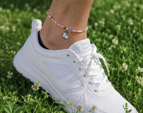 Can Men Wear Anklets? The Modern Style Trend More Men Are Trying 🌙